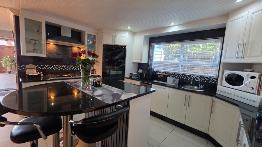 3 Bedroom Property for Sale in Hartenbos Central Western Cape